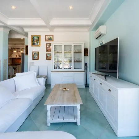 Villa Victory's Luxury House With Jacuzzi On The Roof